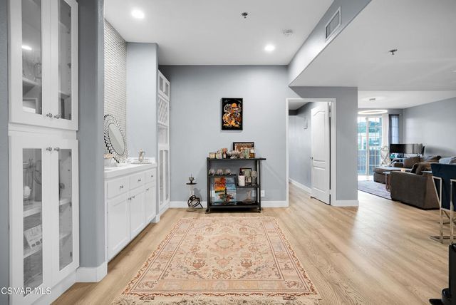 4348 Mammoth Avenue 203, Sherman Oaks, CA 91423