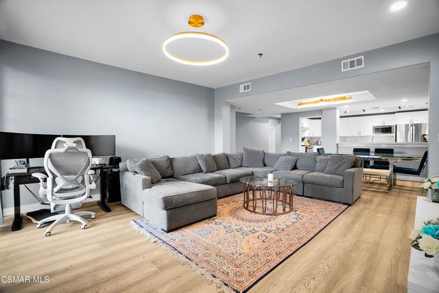 4348 Mammoth Avenue 203, Sherman Oaks, CA 91423