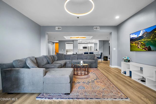 4348 Mammoth Avenue 203, Sherman Oaks, CA 91423