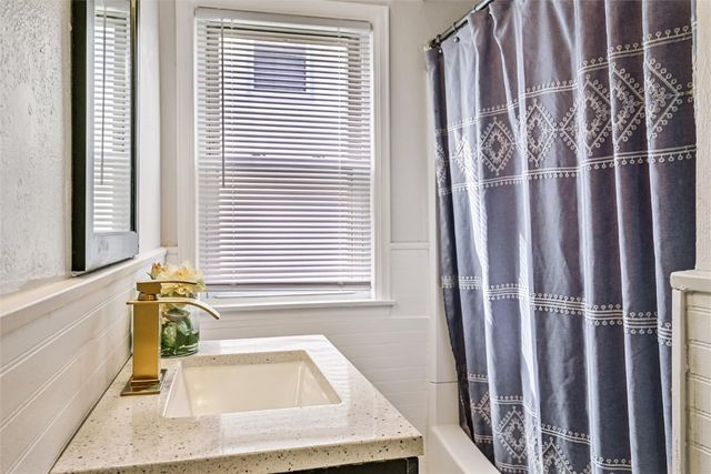 1047 27th Street NE, Cedar Rapids, IA 52402