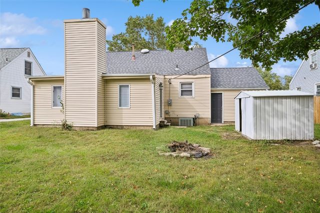 1047 27th Street NE, Cedar Rapids, IA 52402