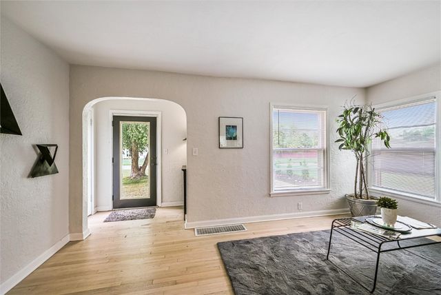 1047 27th Street NE, Cedar Rapids, IA 52402