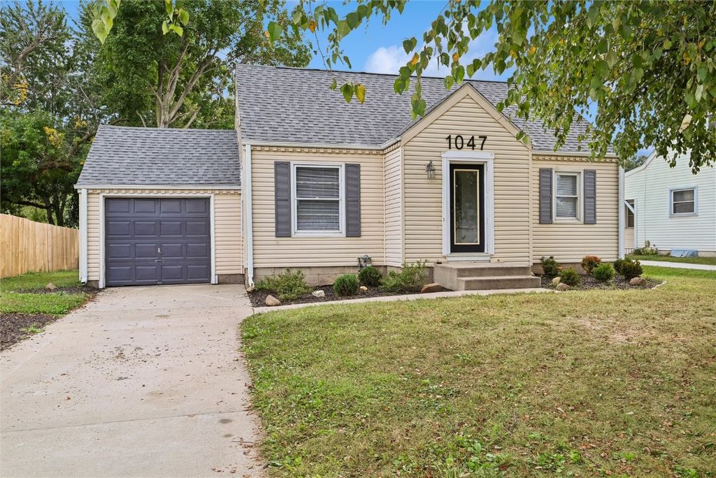 1047 27th Street NE, Cedar Rapids, IA 52402