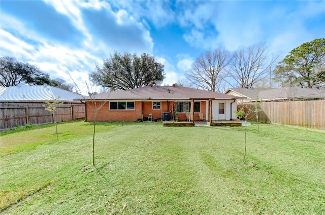 6026 Clarewood Drive, Houston, TX 77081