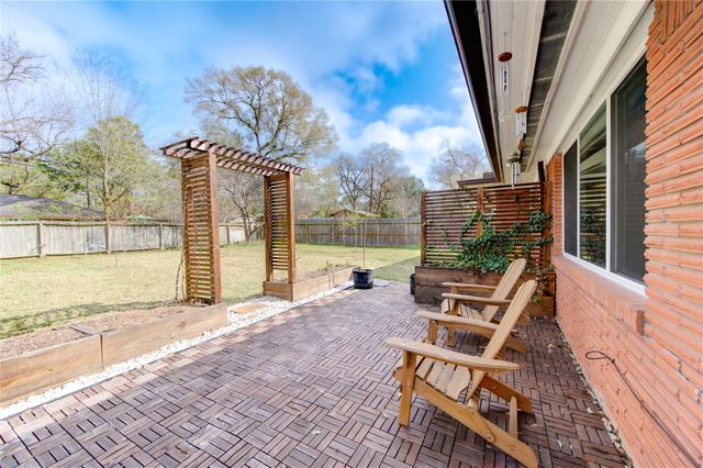 6026 Clarewood Drive, Houston, TX 77081