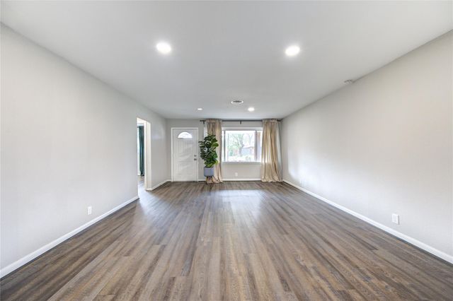 6026 Clarewood Drive, Houston, TX 77081