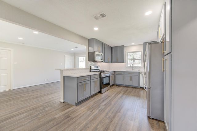 6026 Clarewood Drive, Houston, TX 77081