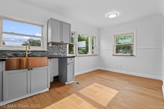 14641 Moran Road, Allen Park, MI 48101