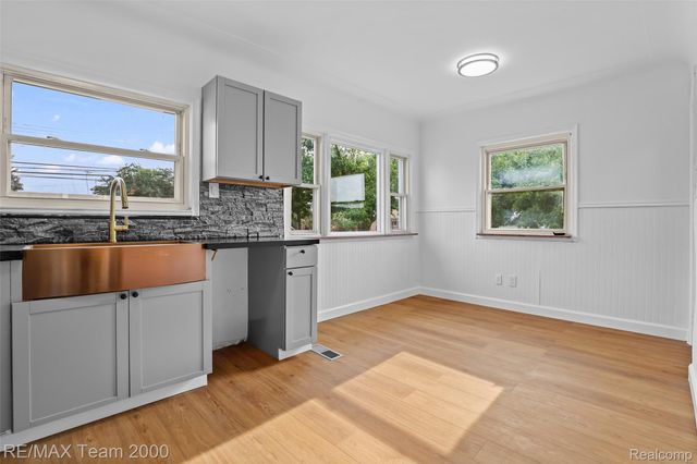 14641 Moran Road, Allen Park, MI 48101