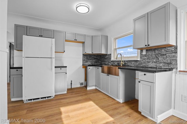 14641 Moran Road, Allen Park, MI 48101