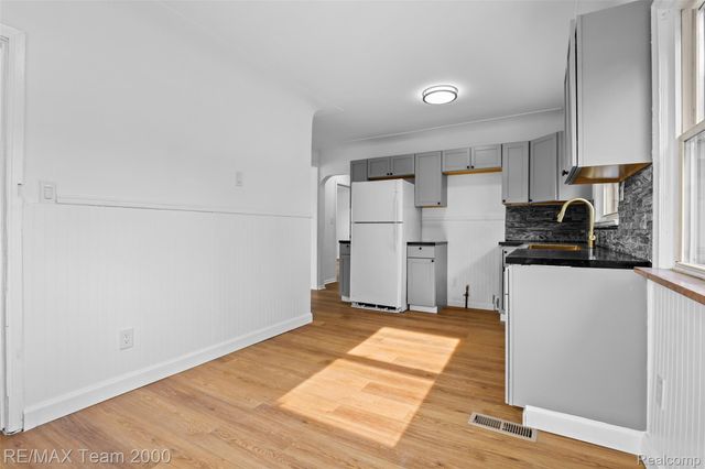 14641 Moran Road, Allen Park, MI 48101