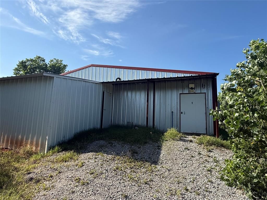 Image 4 of property listing at 17589 Sooner Avenue, Purcell, OK 73080