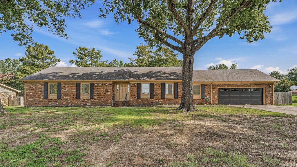 1801 Sara Ann Circle, Paragould, AR 72450