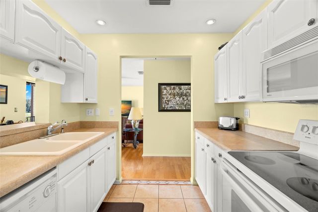 412 MOORINGS COVE DRIVE 7H, Tarpon Springs, FL 34689