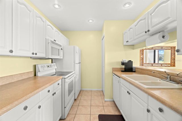 412 MOORINGS COVE DRIVE 7H, Tarpon Springs, FL 34689