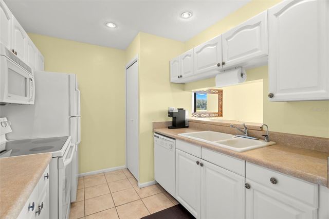 412 MOORINGS COVE DRIVE 7H, Tarpon Springs, FL 34689
