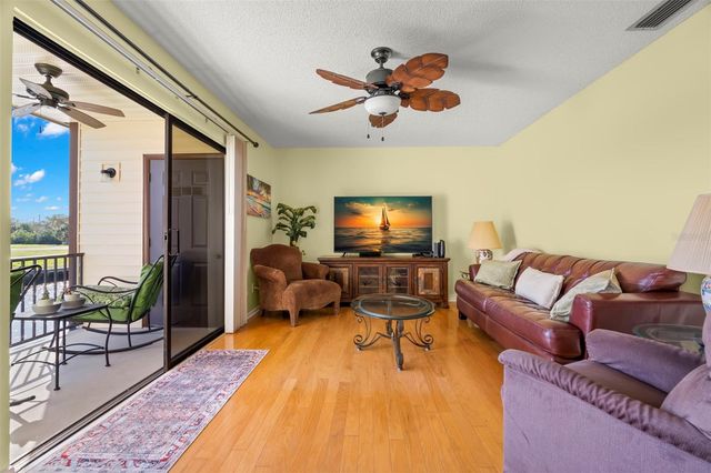 412 MOORINGS COVE DRIVE 7H, Tarpon Springs, FL 34689