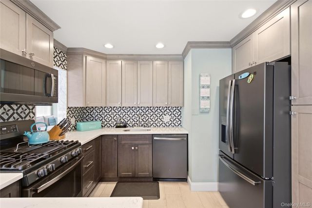 17 Richmond Road, Lido Beach, NY 11561