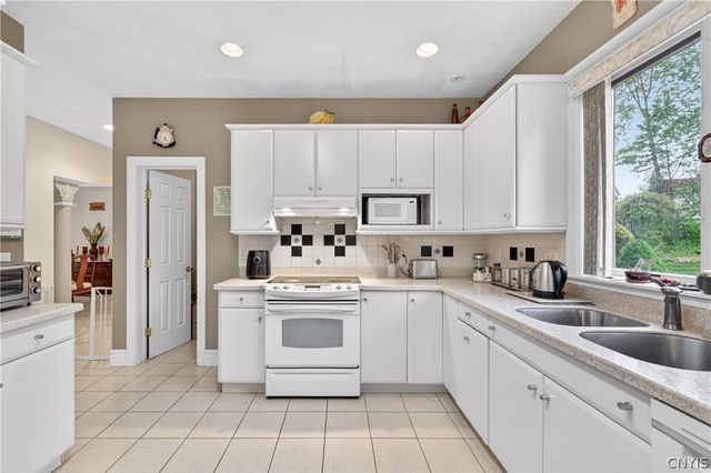 122 Jubilee Lane, New Hartford, NY 13413
