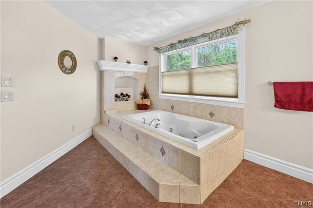 122 Jubilee Lane, New Hartford, NY 13413