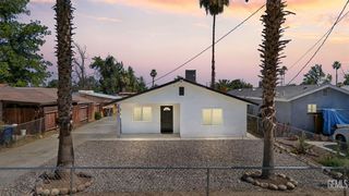 1014 E Casa Loma Drive, Bakersfield, CA 93307