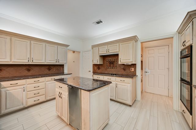 2302 Southbay Circle, Rowlett, TX 75088