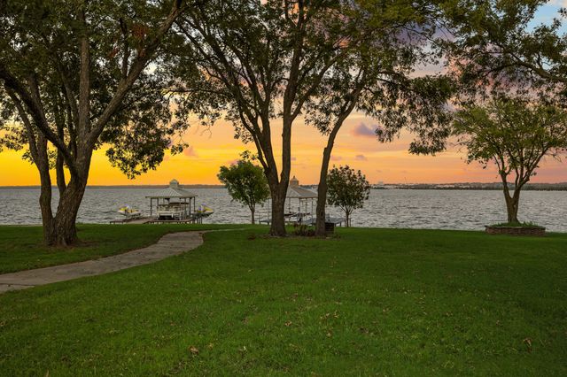 2302 Southbay Circle, Rowlett, TX 75088
