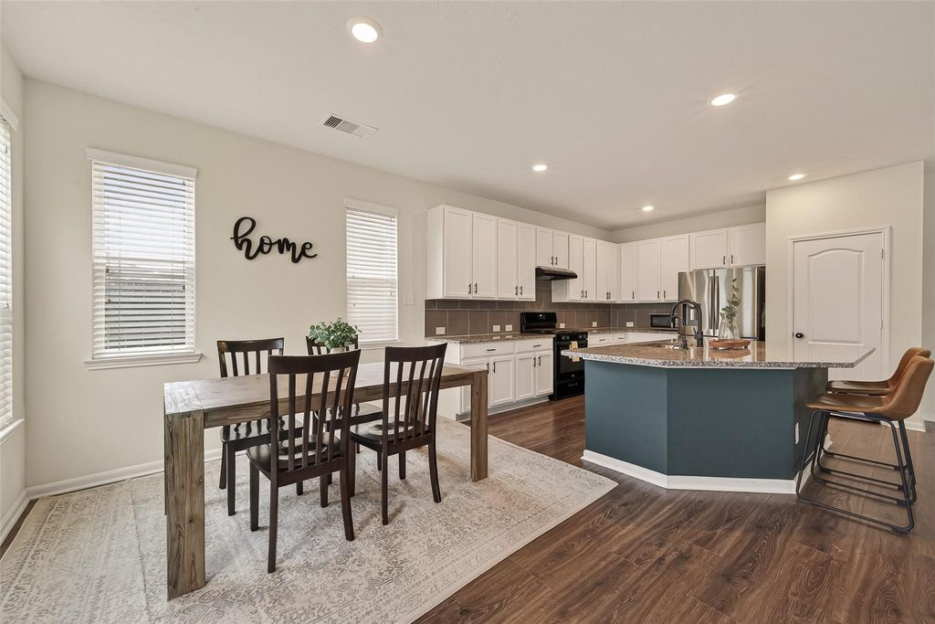 Image 10 of property listing at 25210 Stone Tower Court, Katy, TX 77493