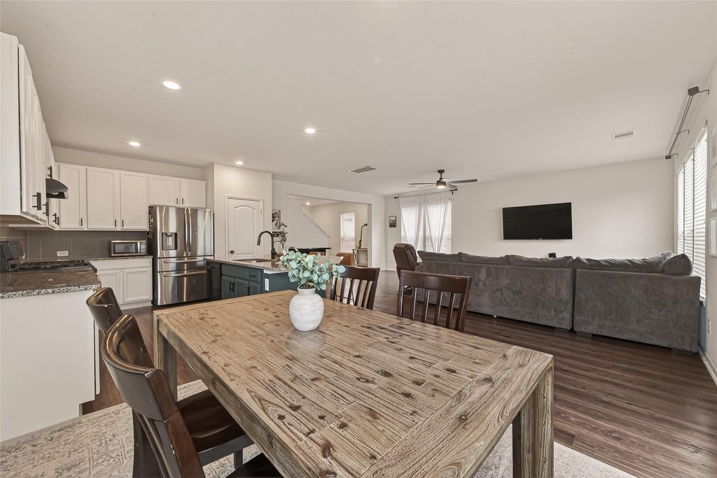 Image 11 of property listing at 25210 Stone Tower Court, Katy, TX 77493