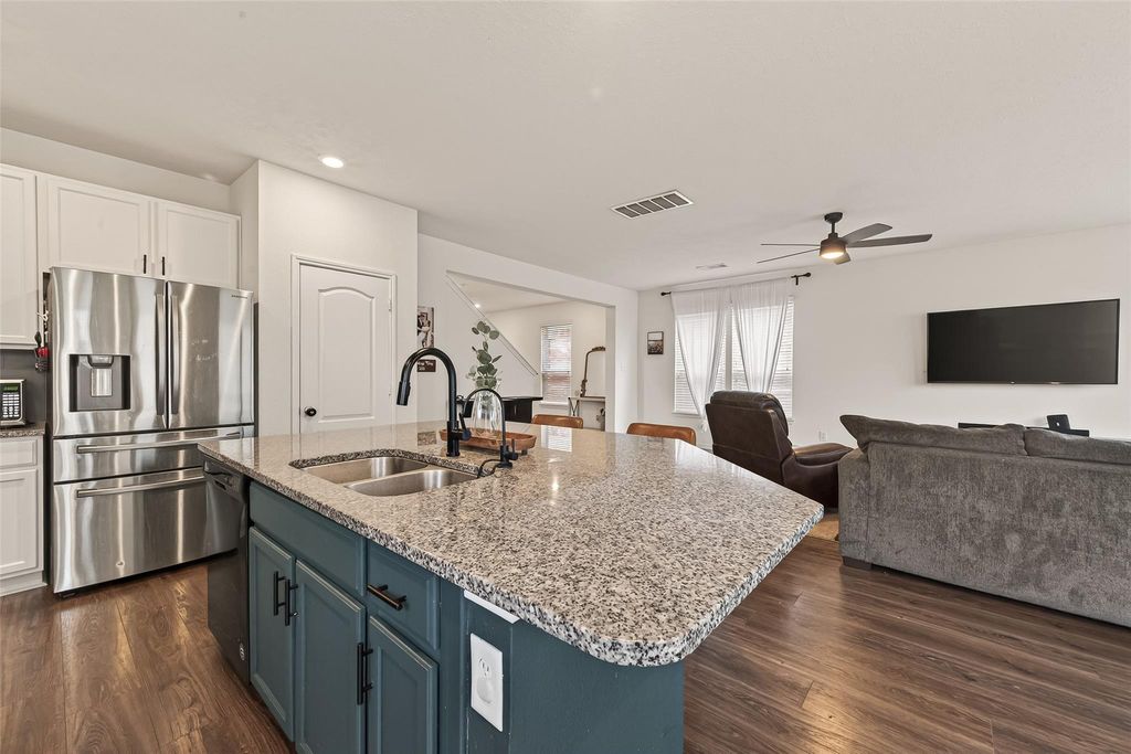 Image 13 of property listing at 25210 Stone Tower Court, Katy, TX 77493