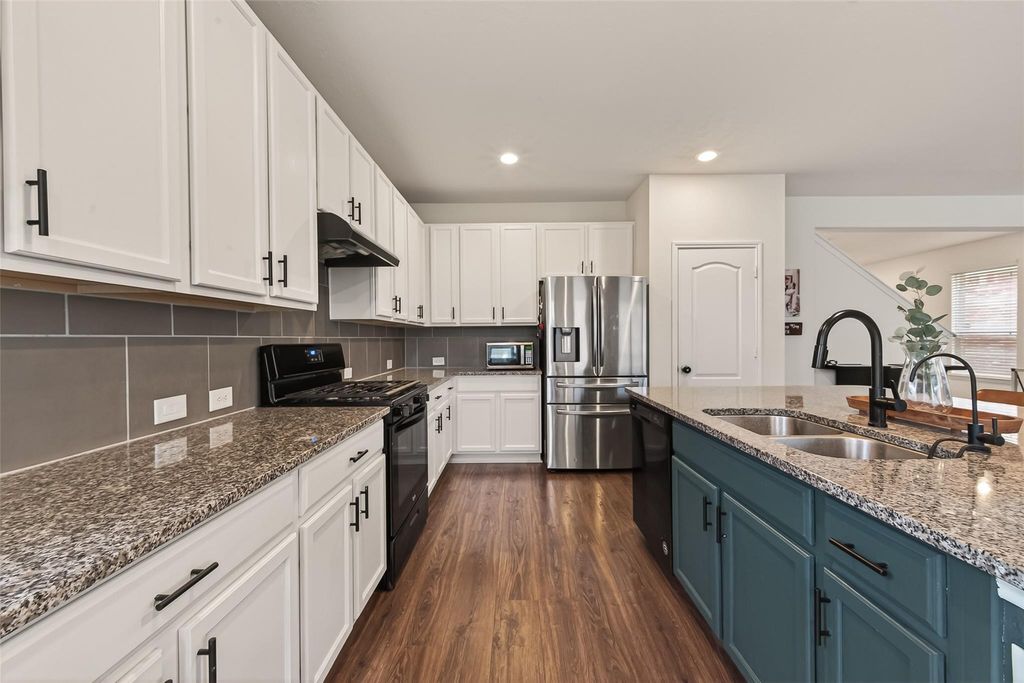 Image 14 of property listing at 25210 Stone Tower Court, Katy, TX 77493