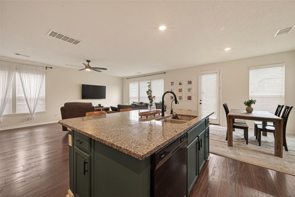 Image 15 of property listing at 25210 Stone Tower Court, Katy, TX 77493