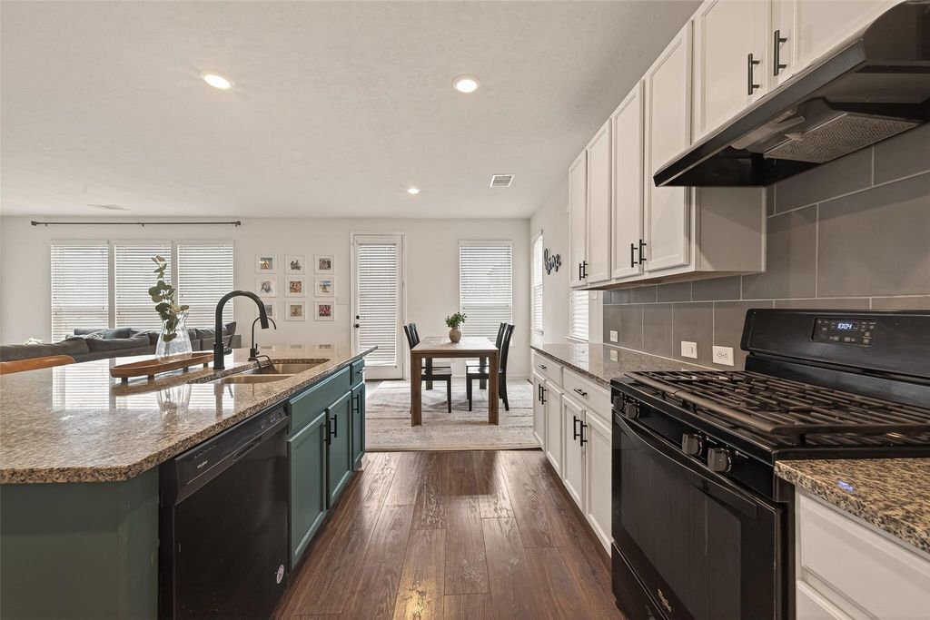 Image 16 of property listing at 25210 Stone Tower Court, Katy, TX 77493