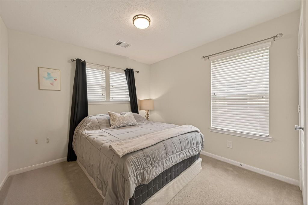 Image 20 of property listing at 25210 Stone Tower Court, Katy, TX 77493