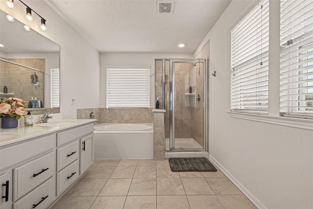 Image 32 of property listing at 25210 Stone Tower Court, Katy, TX 77493