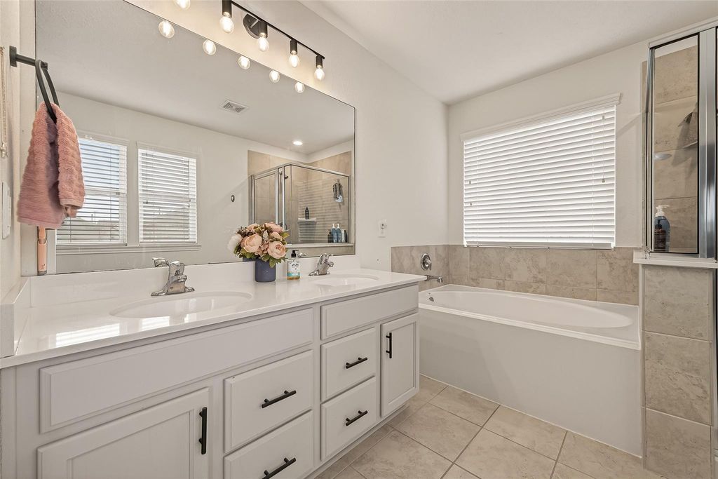 Image 33 of property listing at 25210 Stone Tower Court, Katy, TX 77493