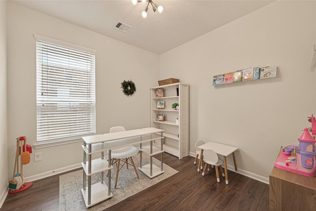 Image 5 of property listing at 25210 Stone Tower Court, Katy, TX 77493