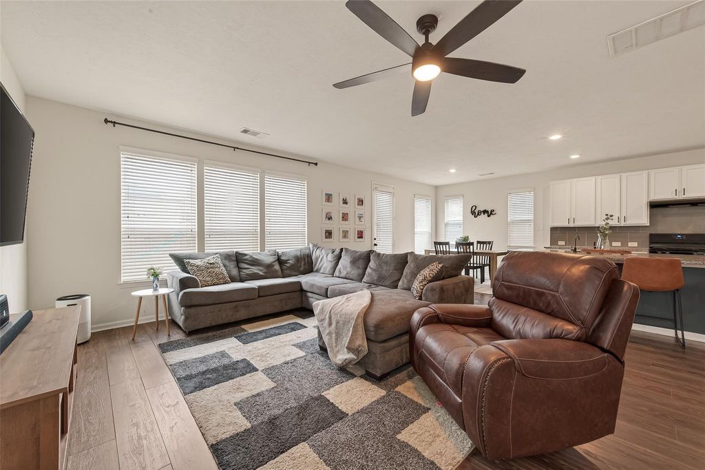 Image 8 of property listing at 25210 Stone Tower Court, Katy, TX 77493