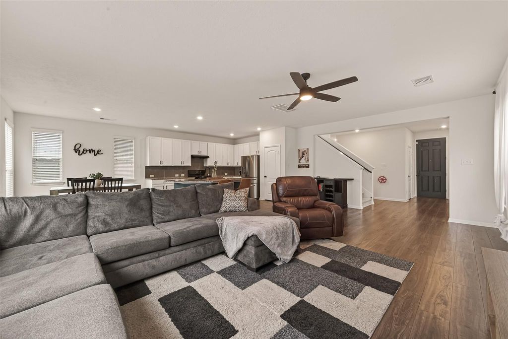 Image 9 of property listing at 25210 Stone Tower Court, Katy, TX 77493