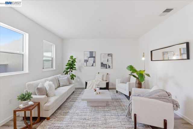 369 W Tuscan Ln, Mountain House, CA 95391