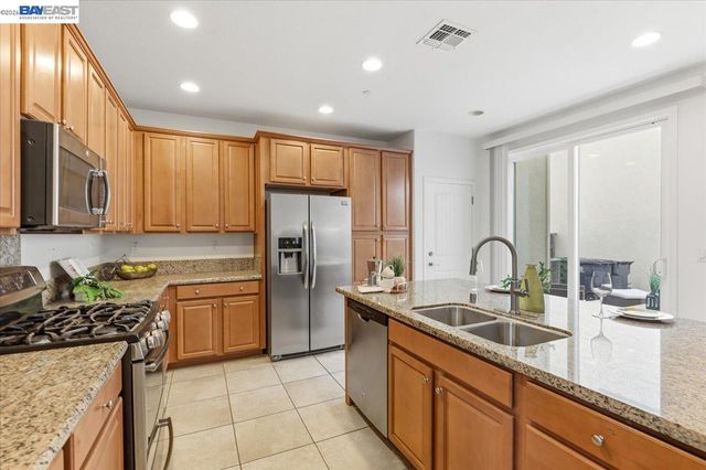 369 W Tuscan Ln, Mountain House, CA 95391