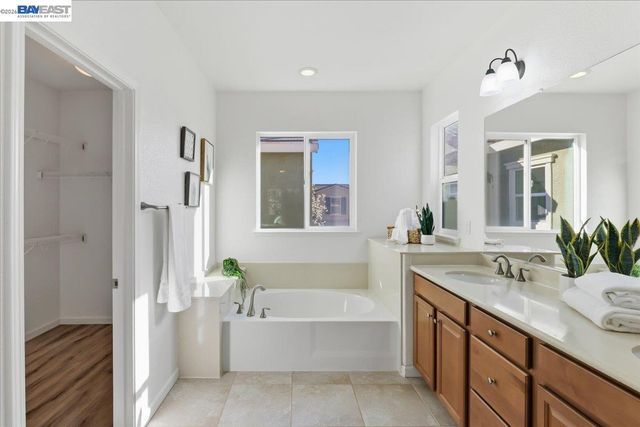 369 W Tuscan Ln, Mountain House, CA 95391