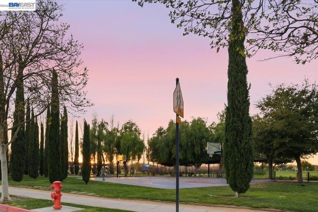 369 W Tuscan Ln, Mountain House, CA 95391