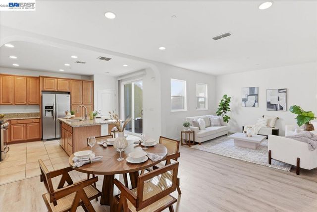 369 W Tuscan Ln, Mountain House, CA 95391