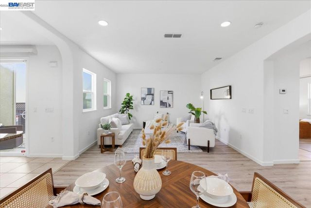 369 W Tuscan Ln, Mountain House, CA 95391