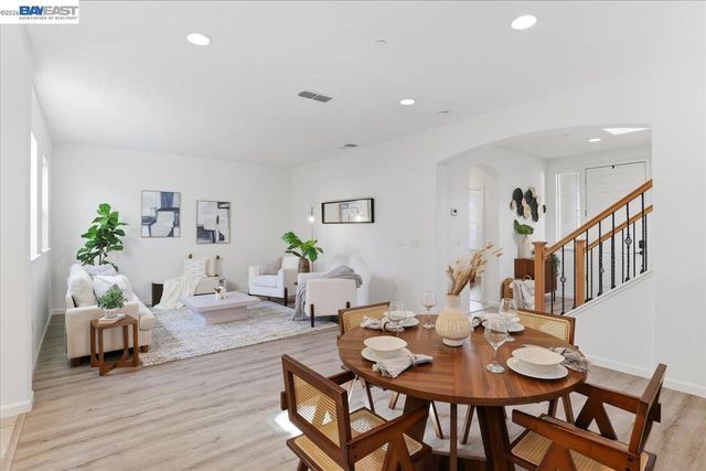 369 W Tuscan Ln, Mountain House, CA 95391