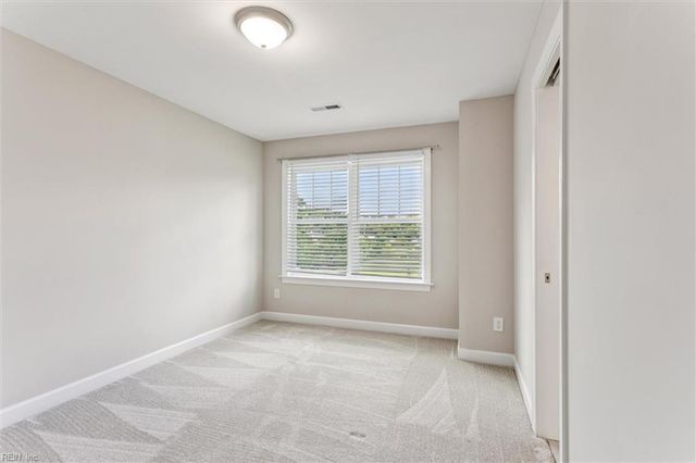 108 Osborne LN, Seaford, VA 23696