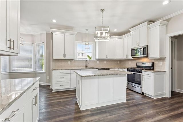 108 Osborne LN, Seaford, VA 23696