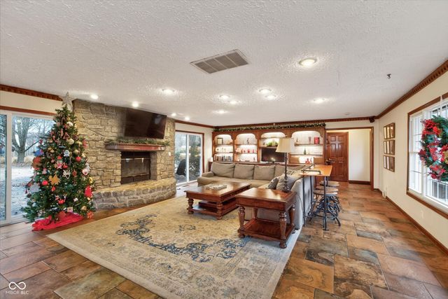 9641 Hamilton Hills Drive, Fishers, IN 46038