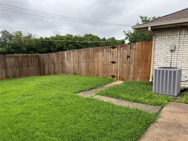 2217 Woodcreek A, Carrollton, TX 75006